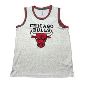 NBA Chicago Bulls Rare Jersey Mens M Green/Red Trim Embroidered Logo Cream